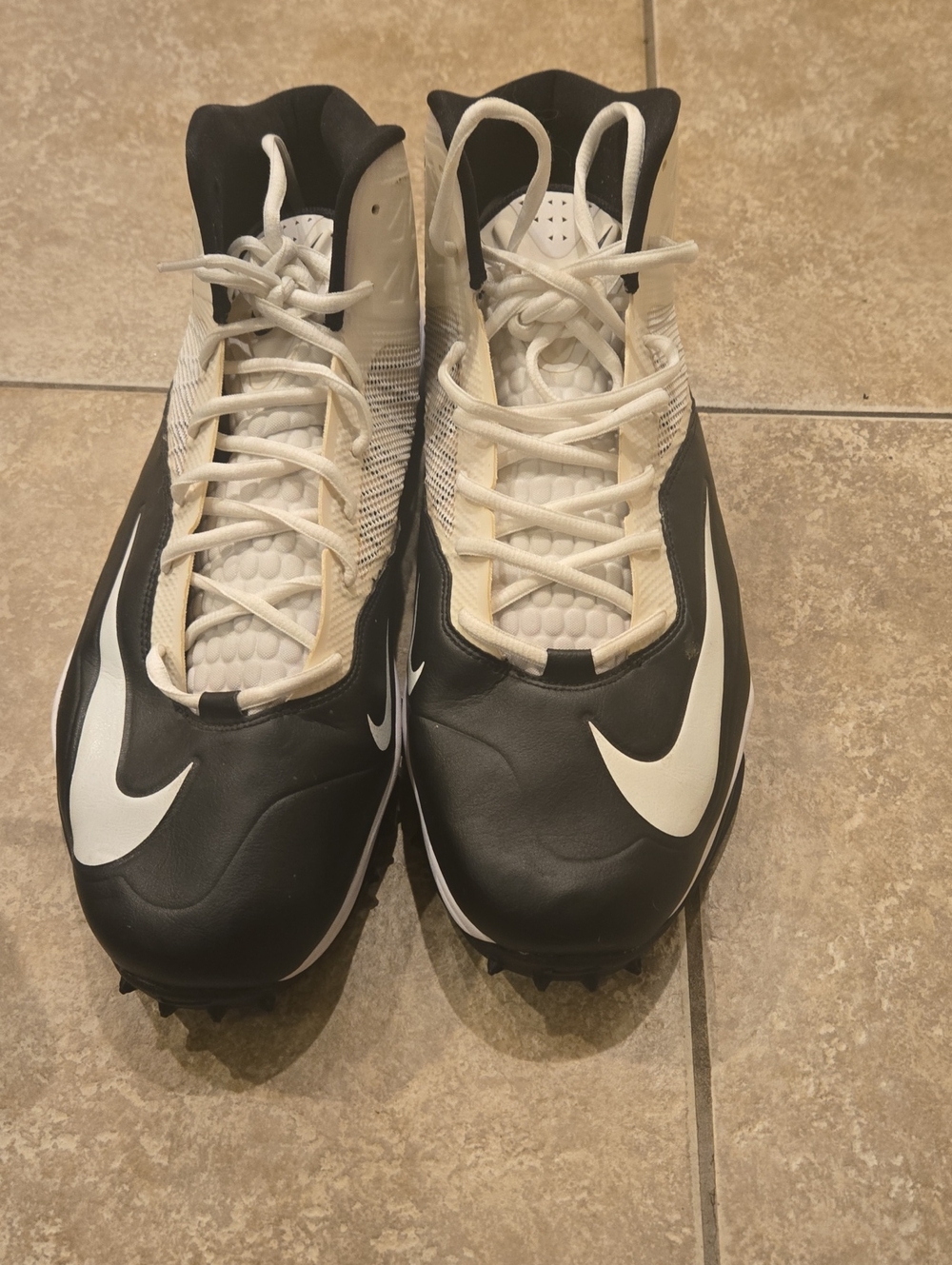 Nike Black and White Men's Athletic Cleats